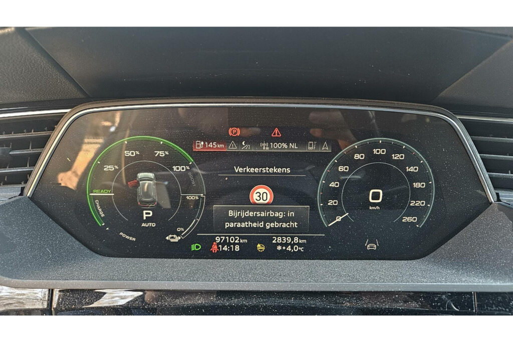 Audi e-tron Sportback 55 quattro Business edition 95 kWh Met zomer 21 inch en Wintervelgen 19 inch