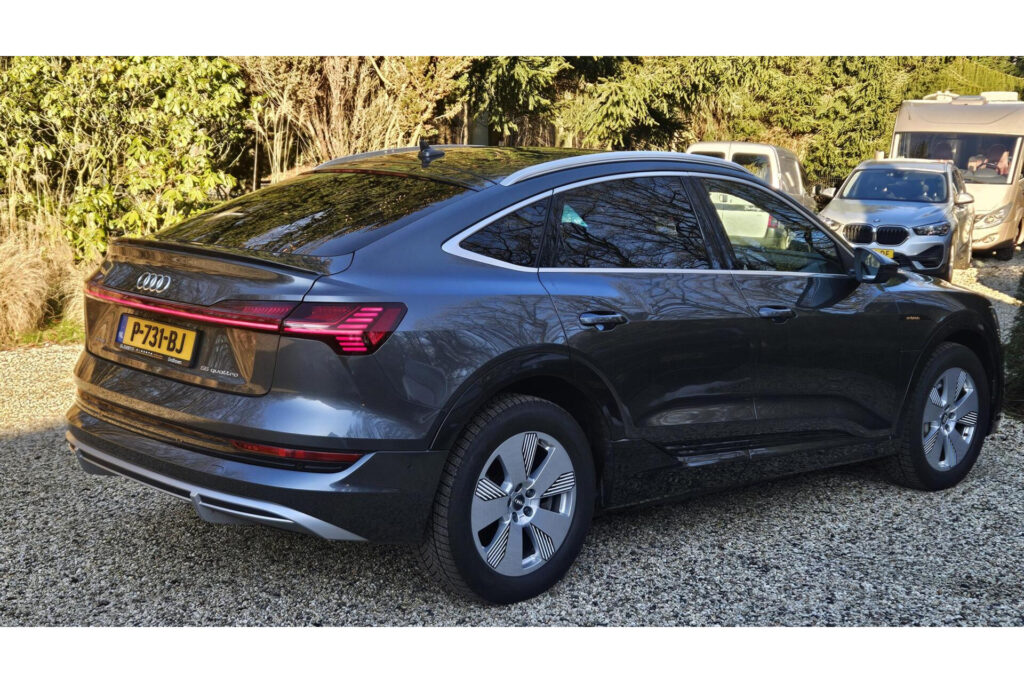 Audi e-tron Sportback 55 quattro Business edition 95 kWh Met zomer 21 inch en Wintervelgen 19 inch