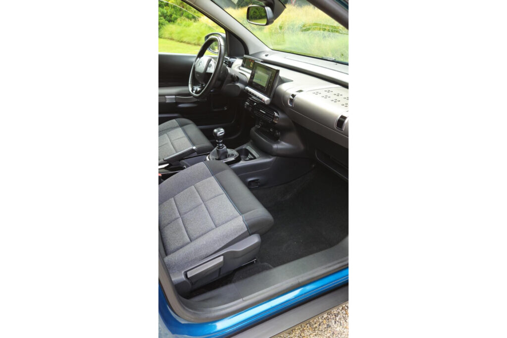 Citroën C4 Cactus 1.2 PureTech Business Trekhaak Navigatie