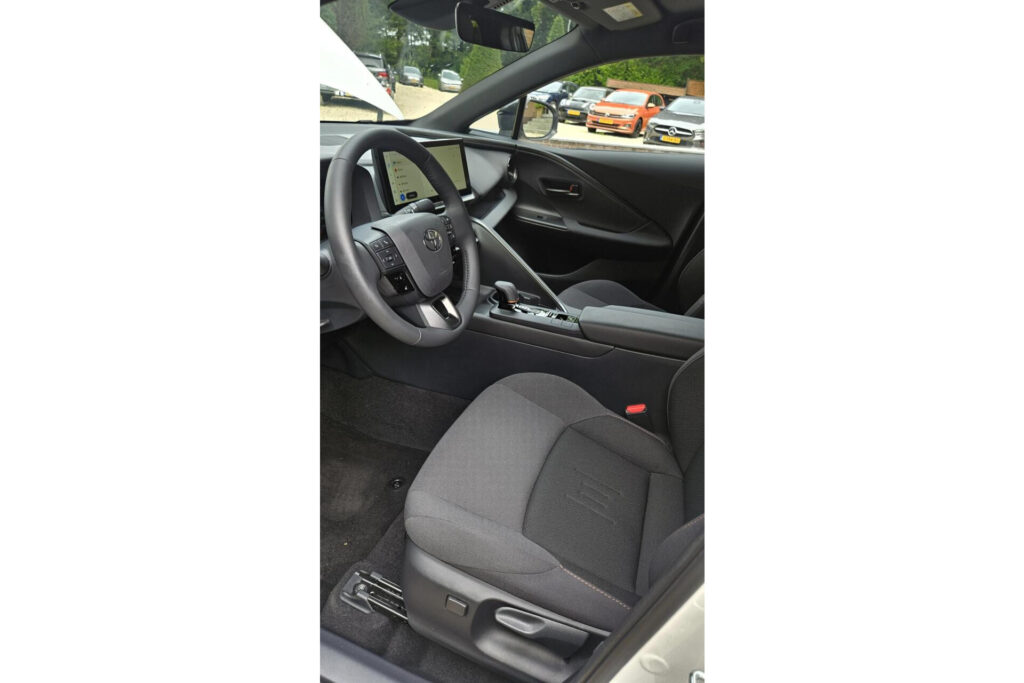 Toyota C-HR 2.0 Plug-in Hybrid Teamplayer + Technekpakket bi tone