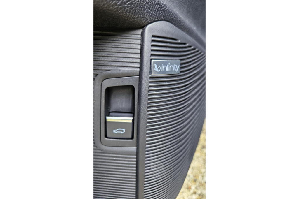 BYD SEAL U 1.5 DM-i FWD Boost Plug-in Hybrid Luxe uitvoering diverse kleuren op voorraad direct leverbaar