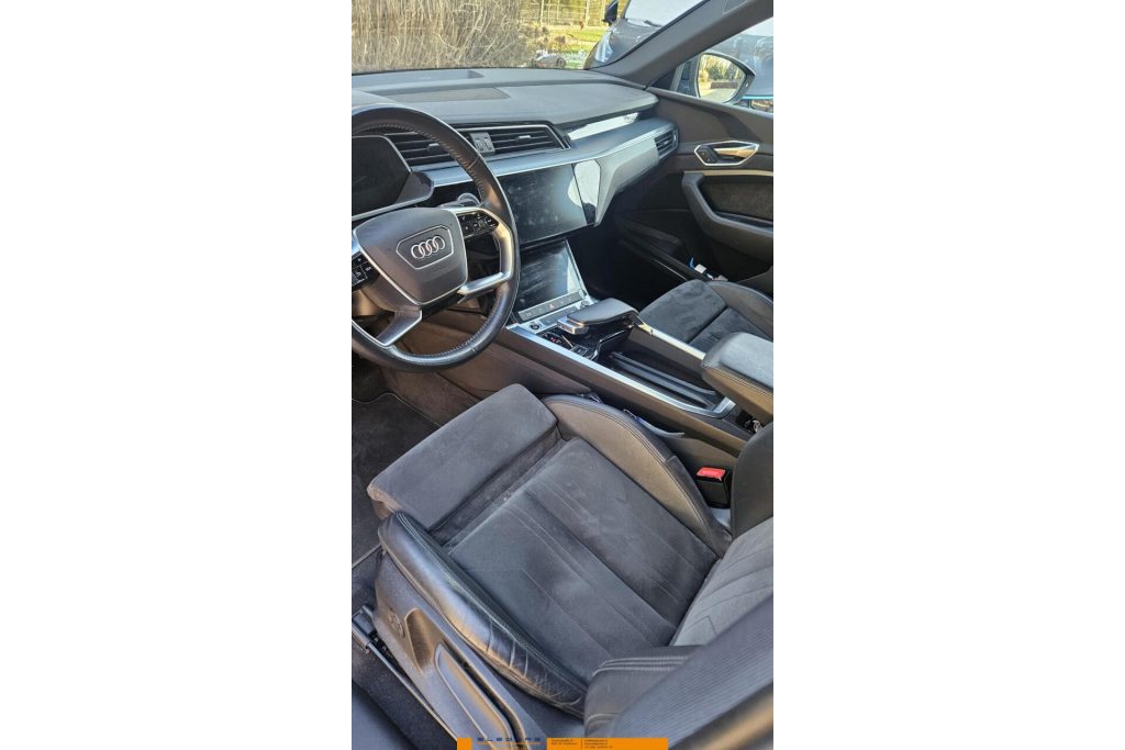 Audi e-tron Sportback 55 quattro Business edition 95 kWh Met zomer 21 inch en Wintervelgen 19 inch