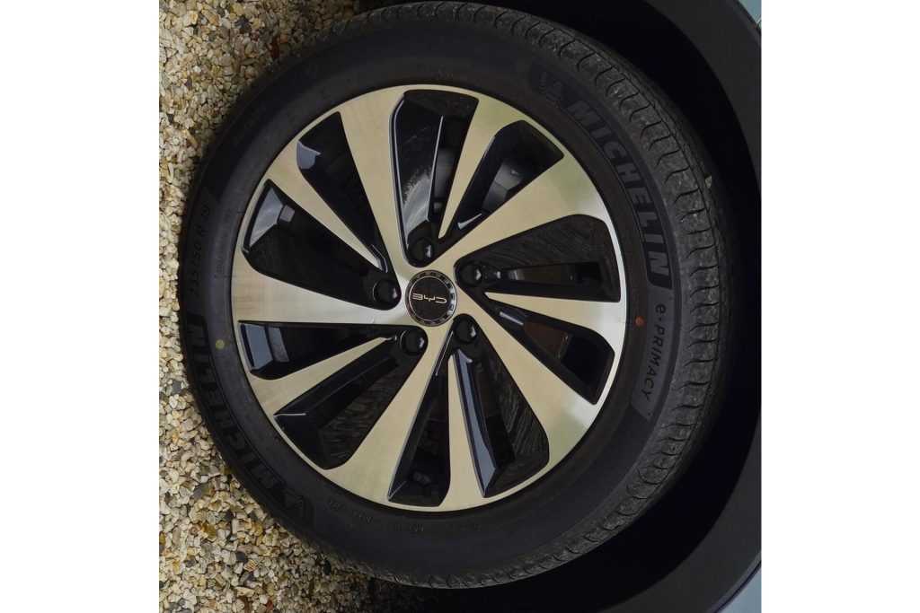 BYD SEAL U 1.5 DM-i FWD Boost Plug-in Hybrid Luxe uitvoering diverse kleuren op voorraad direct leverbaar