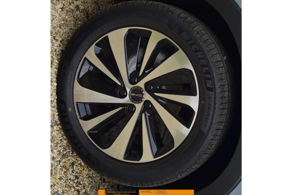 BYD SEAL U 1.5 DM-i FWD Boost Plug-in Hybrid Luxe uitvoering diverse kleuren op voorraad direct leverbaar