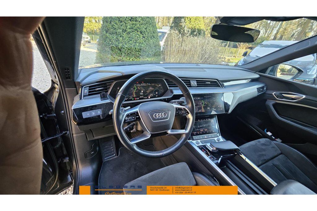 Audi e-tron Sportback 55 quattro Business edition 95 kWh Met zomer 21 inch en Wintervelgen 19 inch