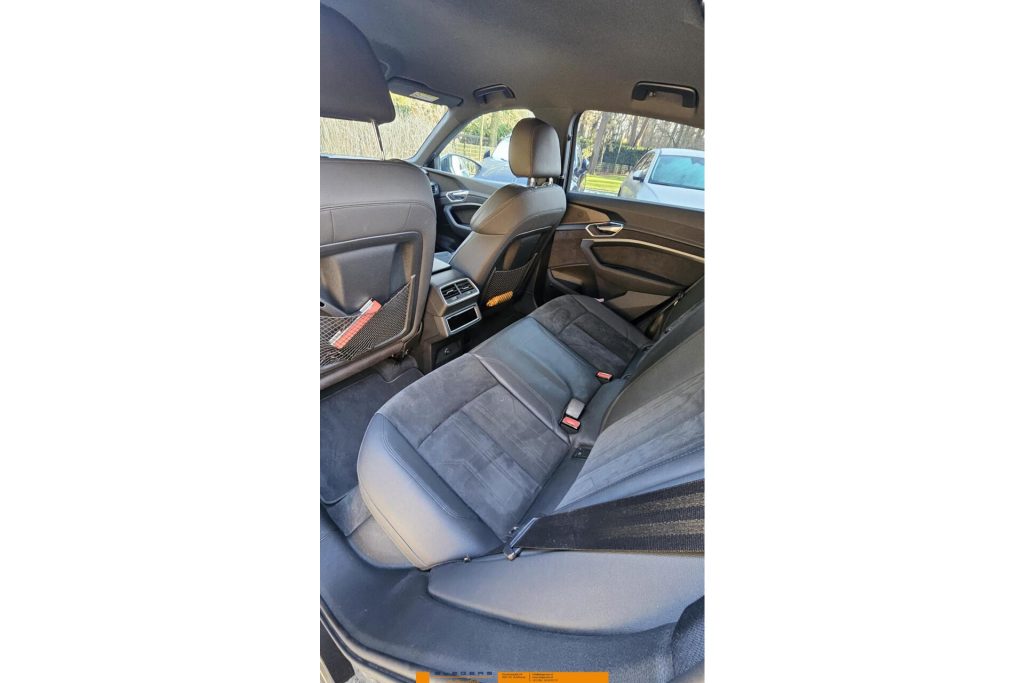 Audi e-tron Sportback 55 quattro Business edition 95 kWh Met zomer 21 inch en Wintervelgen 19 inch