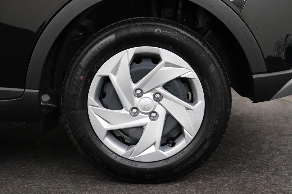 Hyundai Bayon 1.0 T-GDI Premium Twist ook leverbaar in wit en blauw