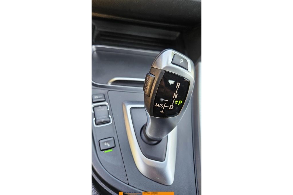 BMW 3 Serie 318i Centennial High Executive M Sport black line