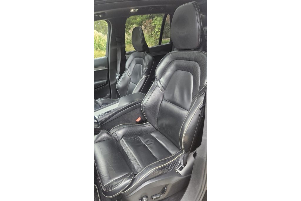 Volvo XC90 2.0 T8 AWD R-Design Met zomer en winterset