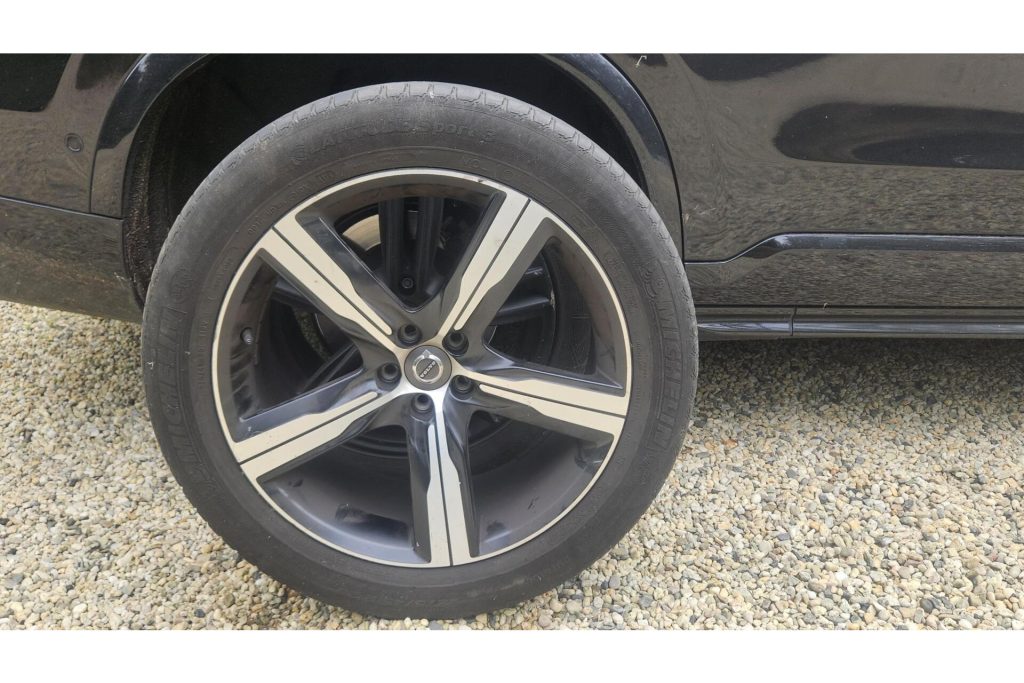 Volvo XC90 2.0 T8 AWD R-Design Met zomer en winterset