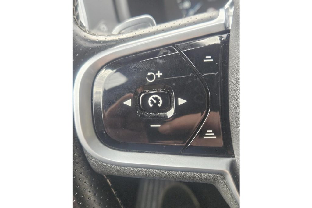 Volvo XC90 2.0 T8 AWD R-Design Met zomer en winterset