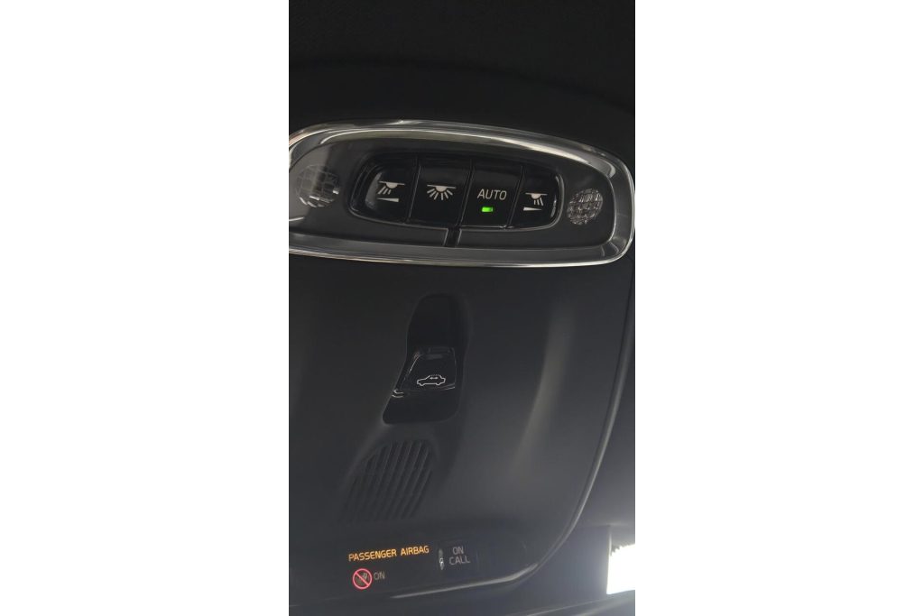 Volvo XC90 2.0 T8 AWD R-Design Met zomer en winterset